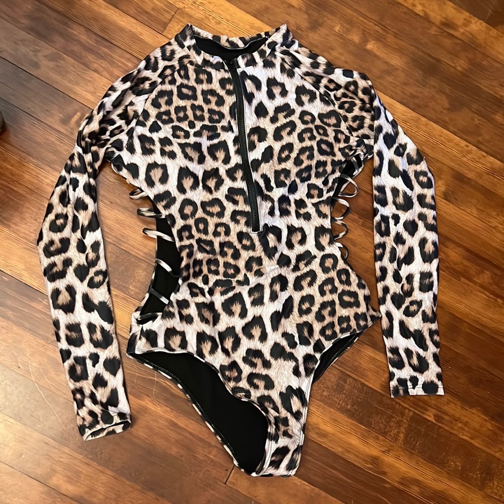 NEW Attraco Snorkle Onsie Size L